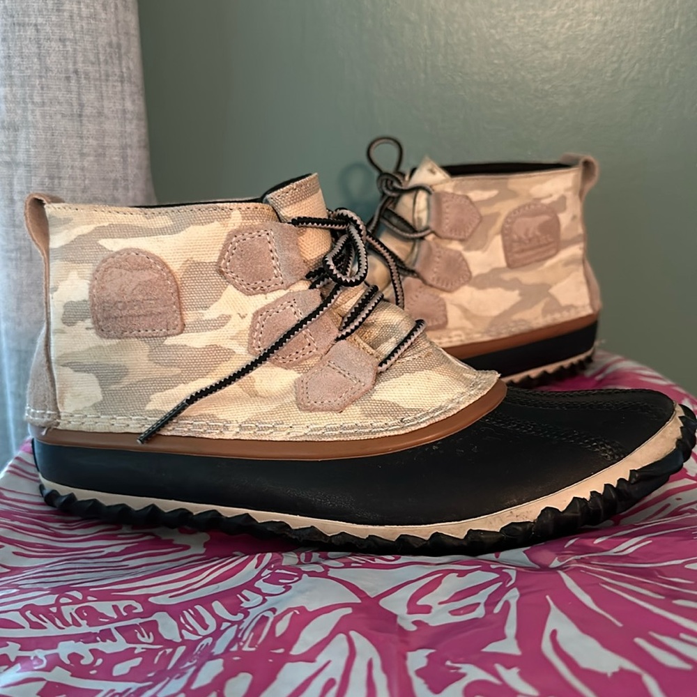 Sorel winter white camo duck booties size 8.5